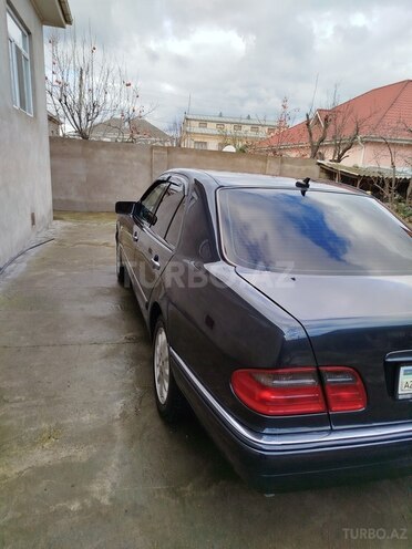 Mercedes E 200-8