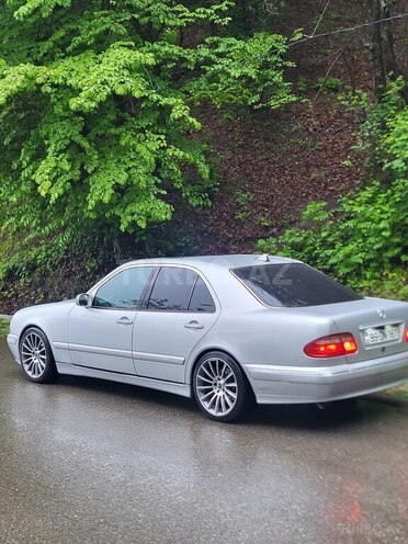 Mercedes E 280-2