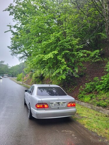 Mercedes E 280-3
