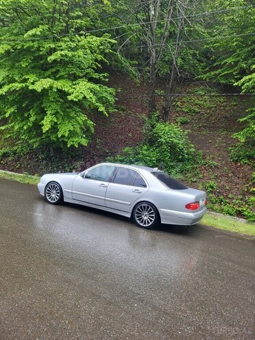 Mercedes E 280-4