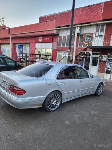 Mercedes E 280-6