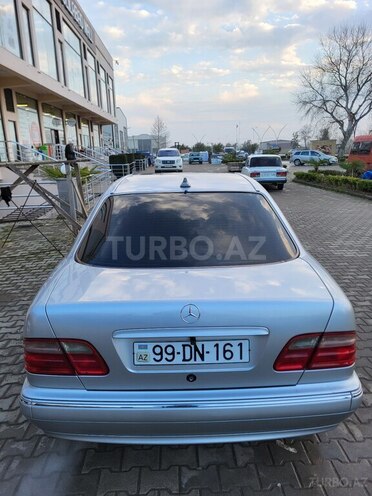 Mercedes E 280-7