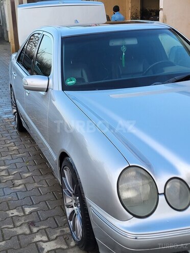 Mercedes E 280-8