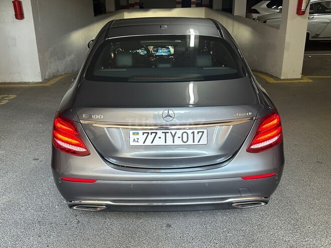 Mercedes E 300 4MATIC-4