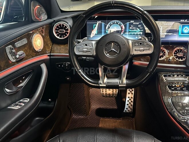 Mercedes E 300 4MATIC-10