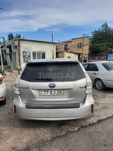 Toyota Prius V-5