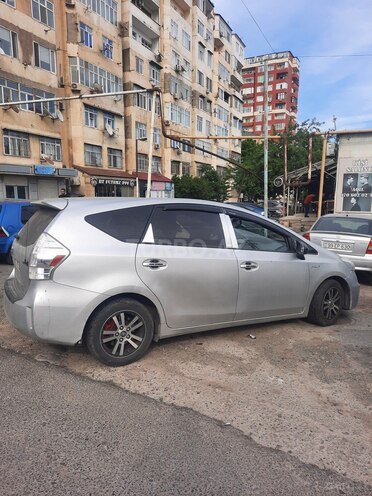 Toyota Prius V-4
