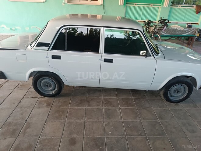 LADA (VAZ) 2107-2