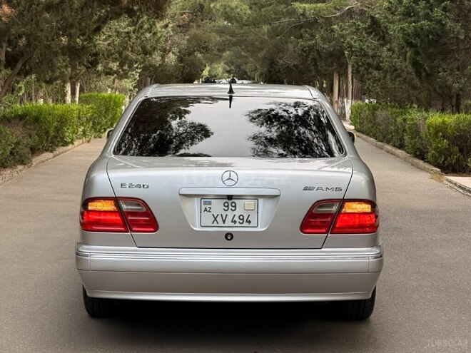 Mercedes E 240-5
