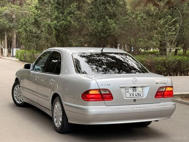 Mercedes E 240-3