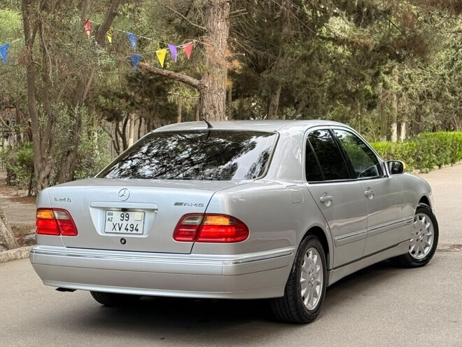 Mercedes E 240-4