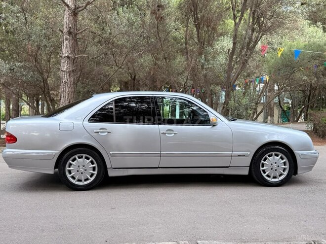 Mercedes E 240-12
