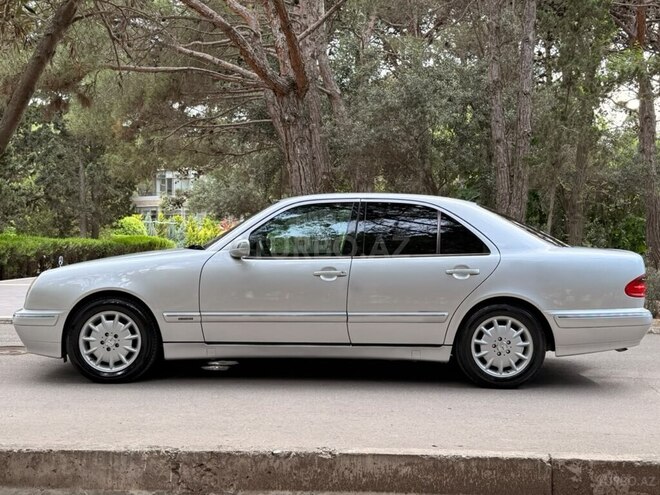 Mercedes E 240-13