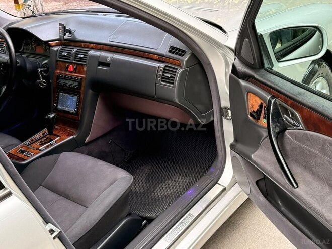 Mercedes E 240-15