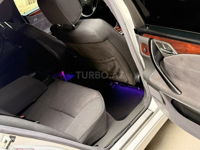Mercedes E 240-18