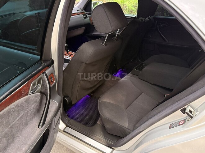 Mercedes E 240-16