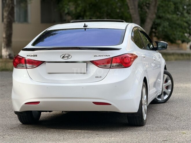 Hyundai Elantra-4