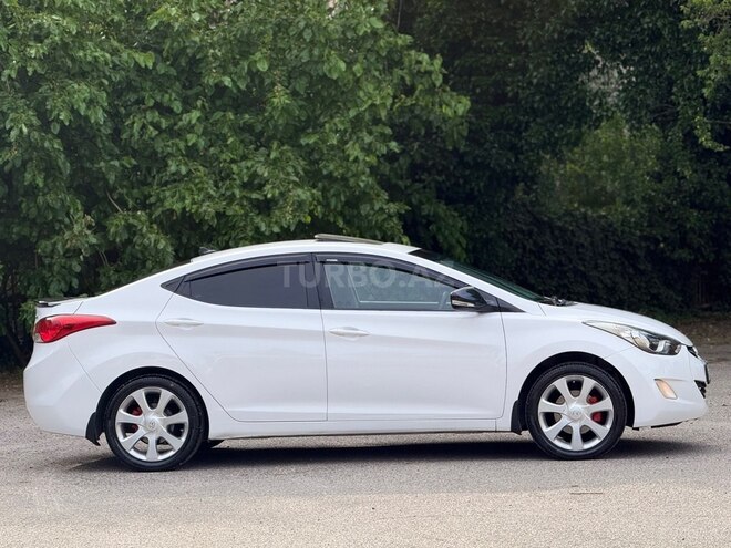 Hyundai Elantra-8