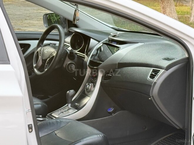 Hyundai Elantra-10