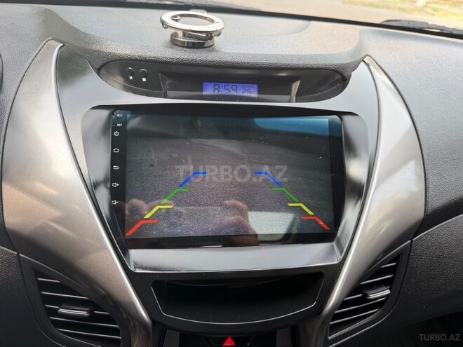 Hyundai Elantra-16