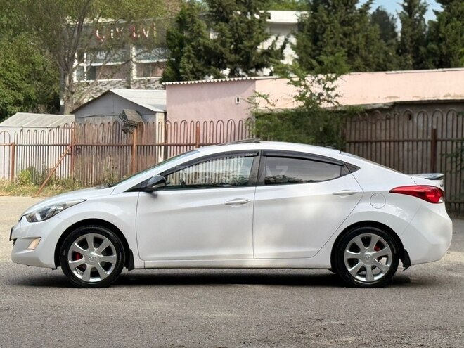 Hyundai Elantra-7