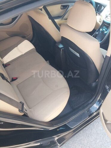 Hyundai Elantra-5