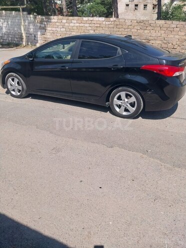 Hyundai Elantra-2