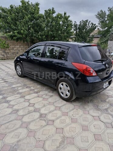 Nissan Tiida-5