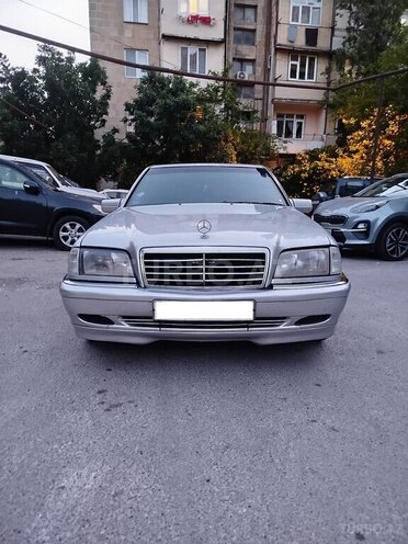 Mercedes C 200-1