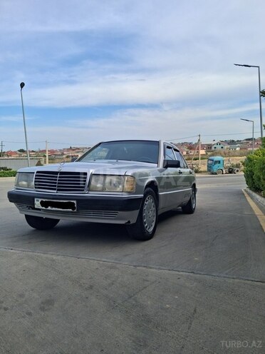 Mercedes 190-1
