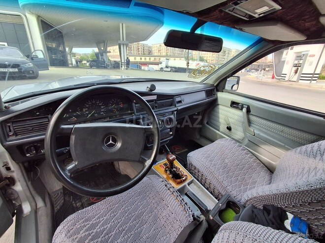 Mercedes 190-10