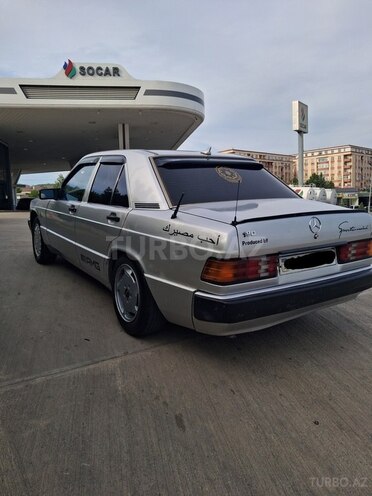 Mercedes 190-4