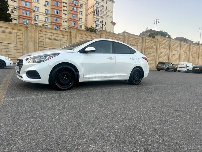 Hyundai Accent-2