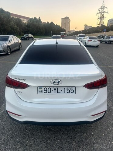 Hyundai Accent-4