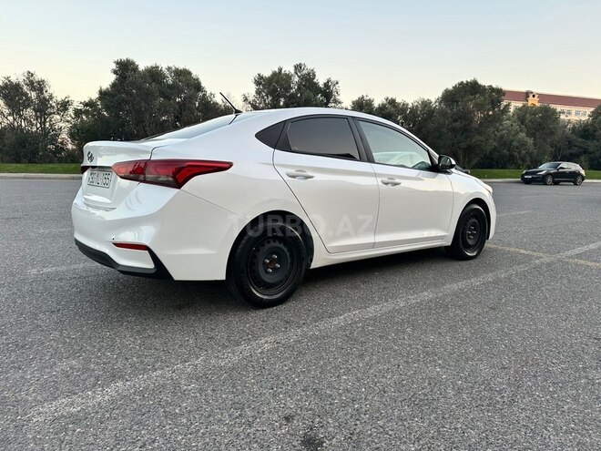 Hyundai Accent-5