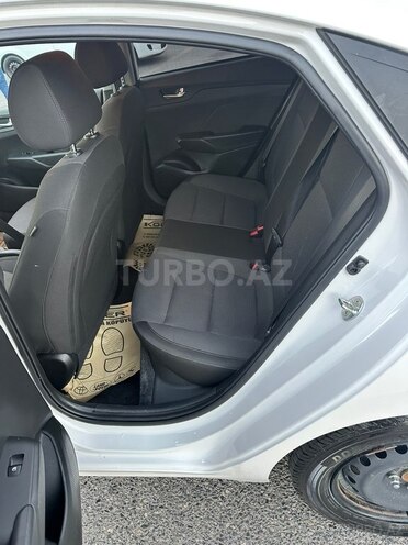 Hyundai Accent-10