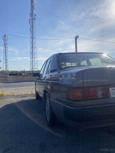 Mercedes 190-4