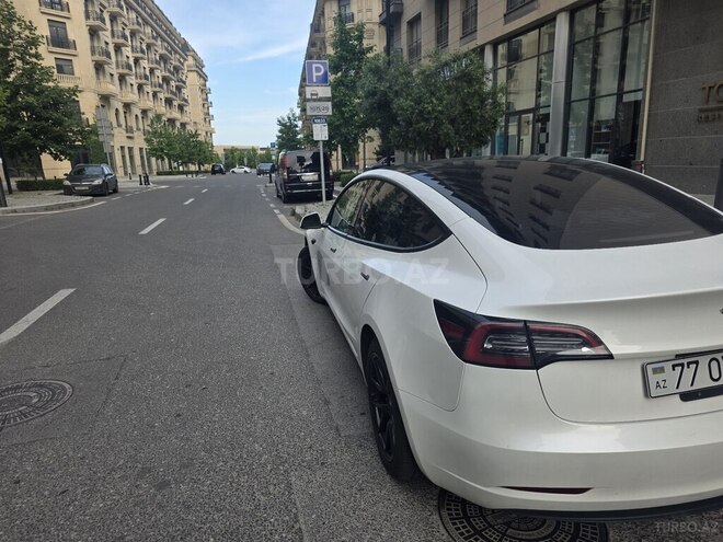 Tesla Model 3-2