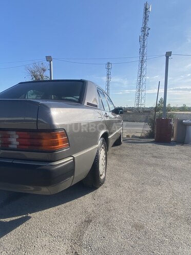 Mercedes 190-5