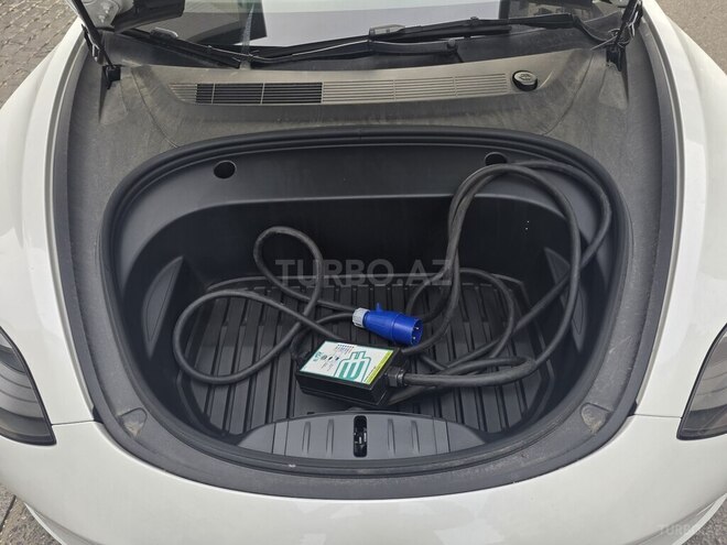 Tesla Model 3-4