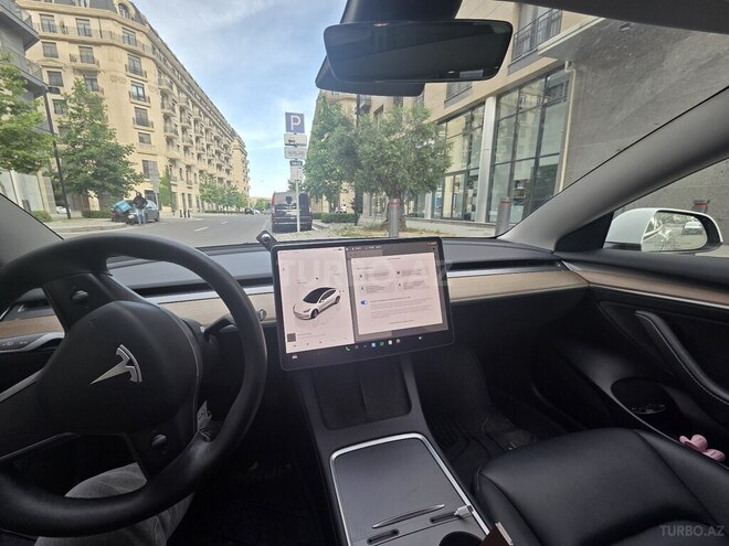 Tesla Model 3-5