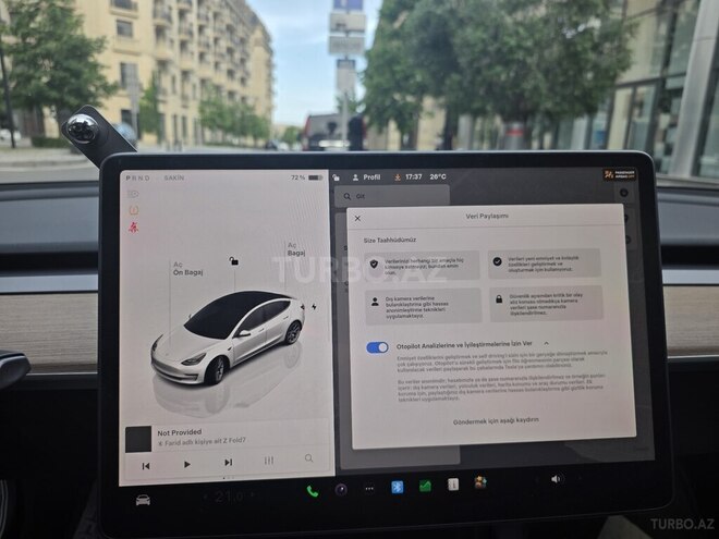 Tesla Model 3-6