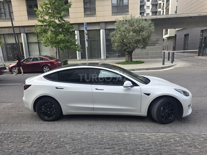Tesla Model 3-9