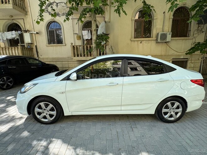 Hyundai Accent-4