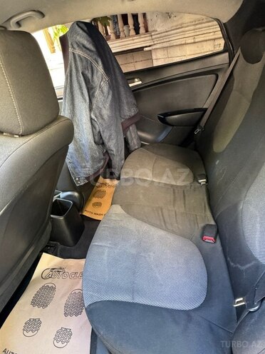 Hyundai Accent-12