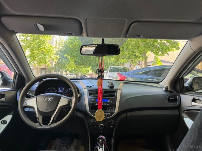 Hyundai Accent-13