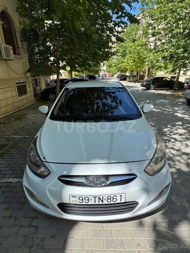 Hyundai Accent-2