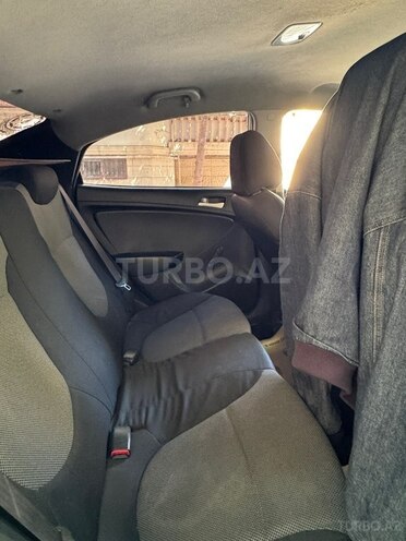 Hyundai Accent-11