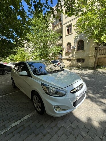 Hyundai Accent-9