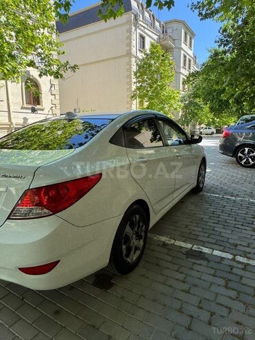 Hyundai Accent-7